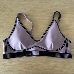 ALO Yoga airlift lineup Bra Women's Soft Purple